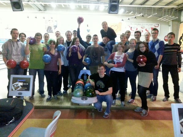 Kā datoriķi devās bumbot